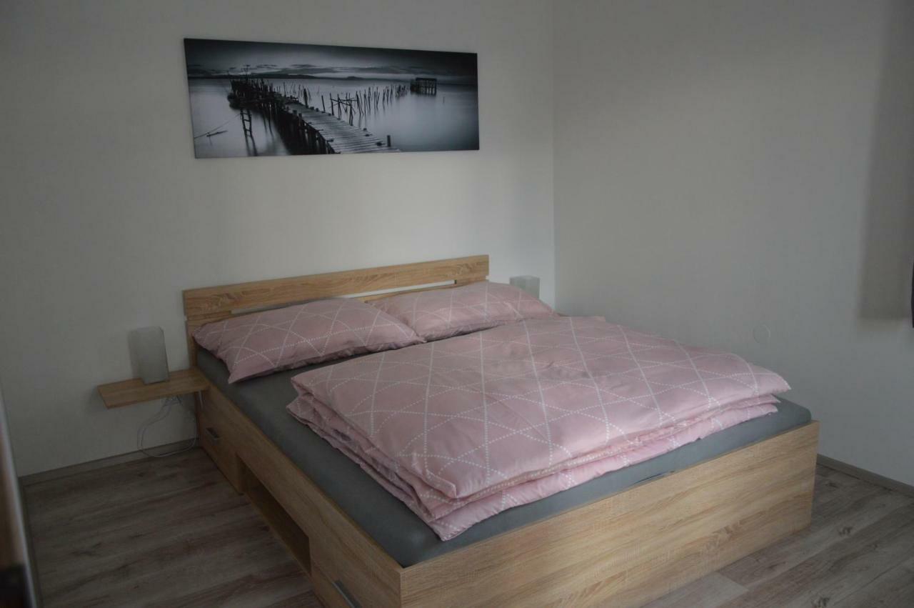Apartmanovy Byt Trebon Exterior photo